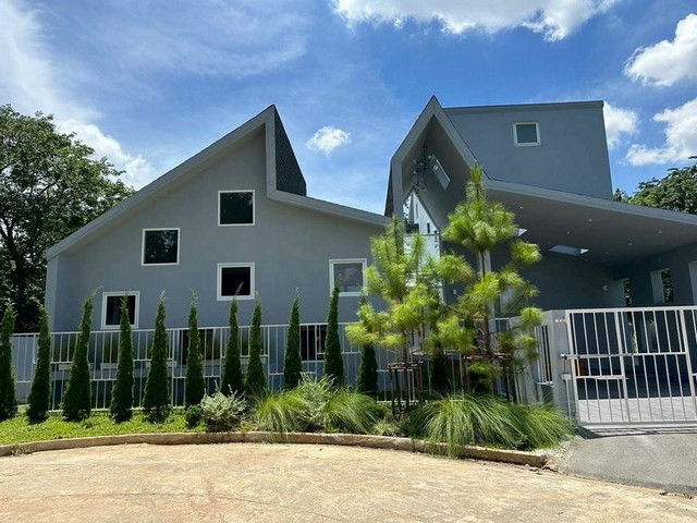 Pool villa 3 ชั้น ตกแต่งครบครัน เป็นส่วนตัว หนองจ๊อม 