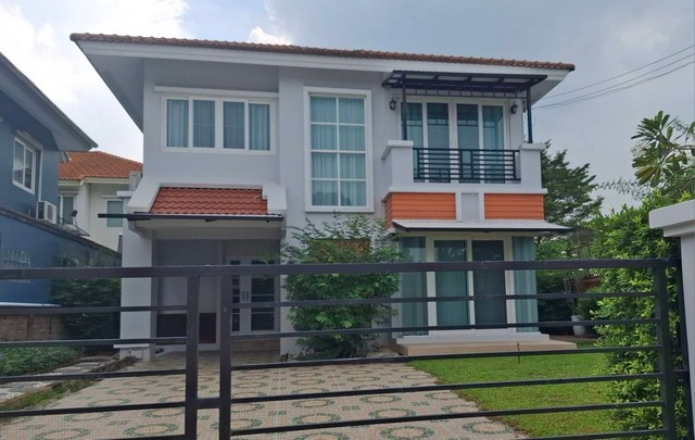 ให้เช่าบ้านเดี่ยว2ชั้น 70ตรว.แปลงมุม ถนนราชพฤกษ์  ชัยพฤกษ์•3ห้องนอน  3 ห้องน้ำ ห้องรับแขก(living room) +ห้องครัวไทย/ครัวฝรั่ง • พร้อมเฟอร์นิเจอร์ทั้งหลัง  แอร์จำนวน 4เครื่อง• จอดรถได้4คัน หมู่บ้านติดถนนใหญ่  เข้า-ออกได้ 3 เส้นทาง  ถนนราชพฤกษ์ ,ถนนชัยพฤกษ์ ,ถนนรัตนาธิเบศร์  ในโครงการมีสวนสาธารณะ,ทะเลสาป, สระว่ายน้ำ และ sport club  อยู่ถนนราชพฤกษ์ (รัตนาธิเบศร์)ต บางรักน้อย อ. เมือง จ.