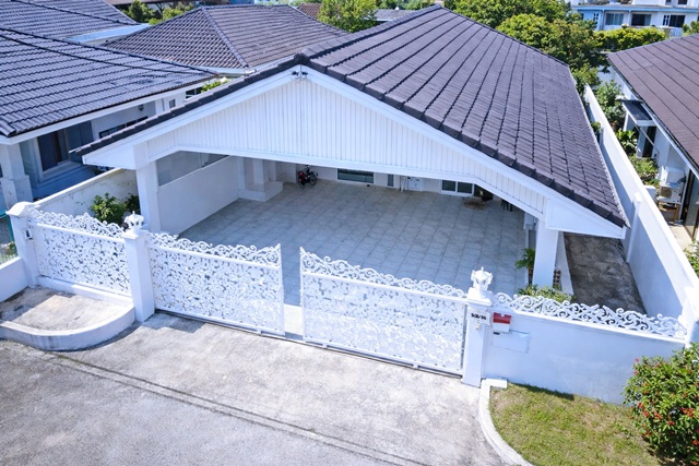 โรงเรียนนวมินทราจินุทิศ 450 ม.ใกล้ MRTสัมมากร 900ม 52 ตร.ว. 202ตร.ม .รามคำแหง110-112 บ้านเดี่ยวชั้นเดียวให้เช่า 3นอน 2น้ำ 