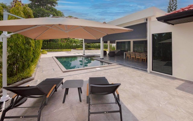 ขายพูลวิลล่าหรูตกแต่งพร้อมเข้าอยู่ทำเลดีใกล้อ่างเก็บน้ำมาบประชัน บางละมุง  ชลบุรี