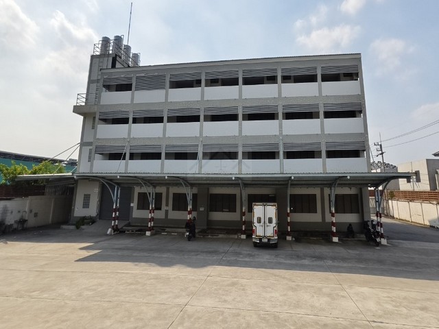 ให้เช่าออฟฟิศพร้อม อาคารโกดัง อาคารพักอาศัย 4 ชั้น 2,016 ตรม. พร้อมใช้งาน ย่านลาดกระบัง ใกล้สนามบินสุวรรณภูมิ