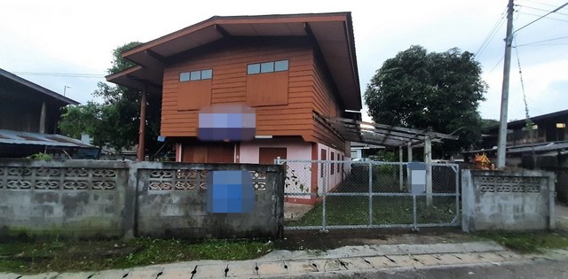 ขายบ้านครึ่งตึกครึ่งไม้   ซอยบ้านทุ่งเจริญ ถนนพหลโยธิน อำเภอเถิน  ลำปาง