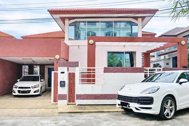 3-4นอน อ่อนนุช 38-46 เฟอร์ครบ 67ตรว. 300ตรม.  BTSบางจาก ให้เช่าบ้านเดี่ยว 2 ชั้น บ้านเปิดโล่งสไตล์โมเดิร์น  3น้ำ 5จอดรถ 5แอร์