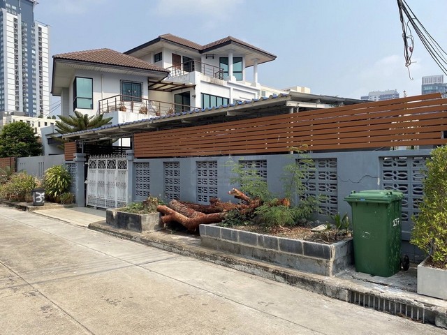 ให้เช่าบ้านเดี่ยวชั้นเดียว 61 ตรว. ย่านห้วยขวาง ประชาราษฏร์บำเพ็ญ10 ใกล้  MRT ห้วยขวาง จอดรถ 4-5 คัน