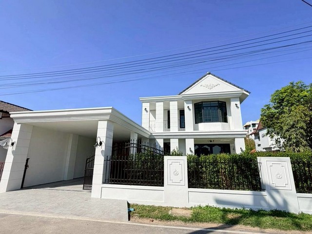 บ้าน 2 ชั้น สไตล์โมเดิร์นคลาสสิค ดีไซน์หรู สุเทพ       