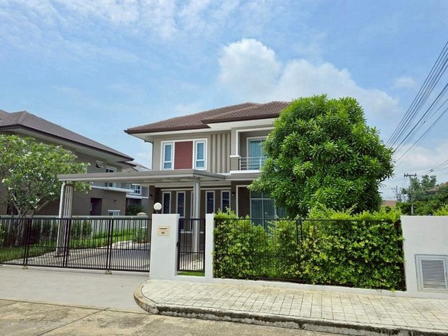 บ้านเดี่ยวหลังใหญ่ 2 ชั้น ตกแต่งพร้อมเฟอร์นิเจอร์ สันกำแพง