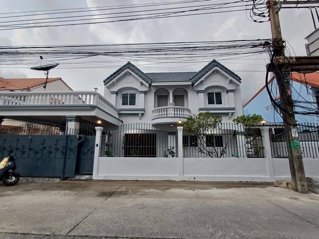 รหัสC7063 ให้เช่าบ้านเดี่ยว 2ชั้น รีโนเวทใหม่ พร้อมเข้าอยู่ ย่านซอยวชิรธรรมสาธิต สุขุมวิท 101/1 บางจาก