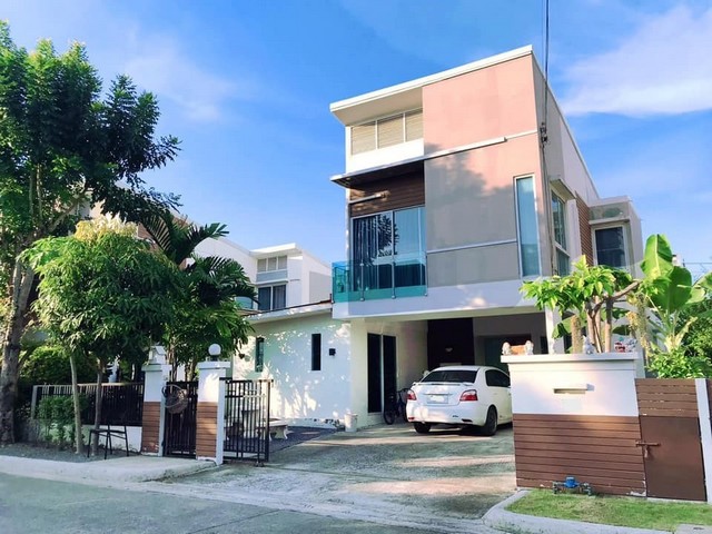 ขายบ้านเดี่ยว Home place The park วงแหวน พระราม9 บ้านสวย ทำเลดี ใกล้กรุงเทพกรีฑาตัดใหม่สนใจติดต่อ 061-624-7988ขายบ้านเดี่ยว โฮม เพลส เดอะ พาร์ค วงแหวน พระราม9บ้านเดี่ยว สวย ทำเลดี ใกล้เส้นกรุงเทพกรีฑาตัดใหม่เพียง 10 นาที ถึง ศรีนครินทร์ รามคำแหงจะไปพระราม9 หรือจะไปสนามบินก็สะดวกสุดๆ.ขนาด 51 ตารางวา3 ห้องนอน 2 ห้องน้ำ 2 ที่จอดรถหมู่บ้านร่มรื่น เพื่อนบ้านดี ปลอดภัยมากมีฟิตเนส สระว่�