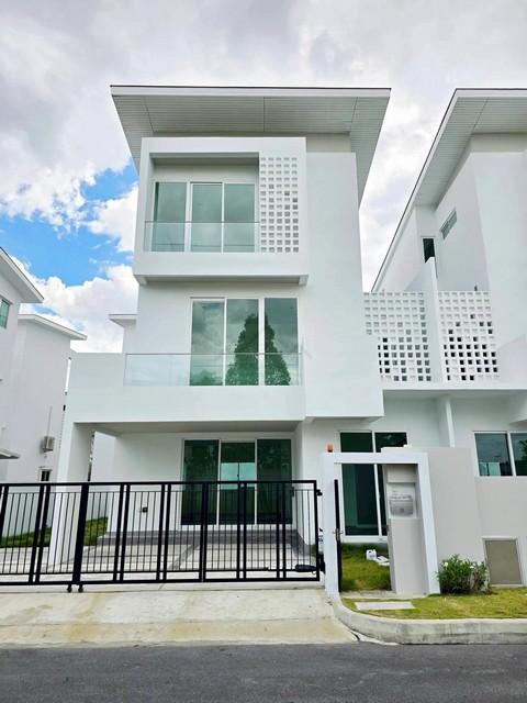 ขายบ้านเดี่ยว 3 ชั้น 38.5 ตร.ว. เนอวานา แอบโซลูท เอกมัย-รามอินทรา ใกล้ Central Eastville
