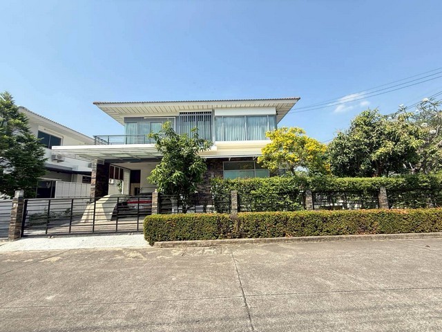 H.573Wp001ขายบ้านเดี่ยว Perfect place เเจ้งวัฒนะ เนื้อที่ 81.1 ตร.ว. หลังมุมที่ตั้ง ปากเกร็ด นนทบุรีรายละเอียด-เนื้อที่ 81.1 ตร.ว. หลังมุม-3ห้องนอน 3 ห้องน้ำ-บ้านหลังม6ม-ใกล้สวน-จอดรถ 2คันสิ่งอำนวยความสะดวก- คลับเฮ้าส์หรู - สระว่ายน้ำระบบเกลือ -ฟิตเนส -สนามเด็กเล่น - บึงพักผ่อนขนาดใหญ่ -ระบบรักษาความปลอดภัย 24 ชม. พร้อมกล้องวงจรปิดสถานที่ใกล้เคียง- ใกล้ถนนแจ้งวัฒนะ และถนนราชพฤกษ์ - ใกล้�