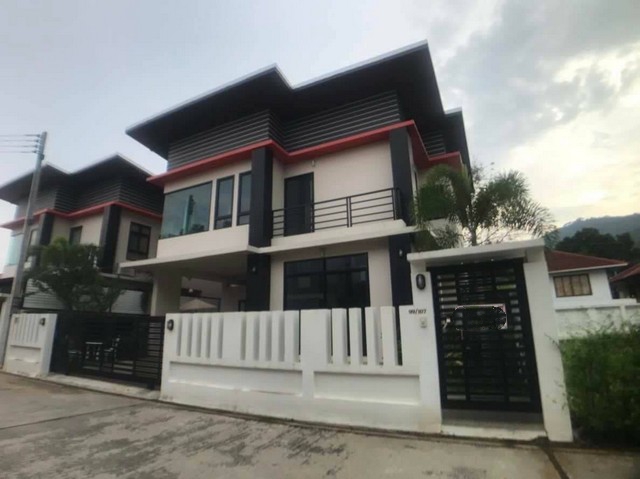 ขายบ้านเดี่ยว 2 ชั้น เนื้อที่ 55 ตารางวาพื้นที่ใช้สอย 200 ตารางเมตร ขนาด 3 ห้องนอน 3 ห้องน้ำ พร้อมสระว่ายน้ำในบ้านบ้านเฉวง ชุมชนเฉวงใหญ่ 12 เกาะสมุย The Privacy CHAWENGราคาขาย 6.9 ล้านบาท สถานที่ใกล้เคียง1. อ่าวเฉวงใหญ่2. โลตัส เกาะสมุย3. แม็คโคร เกาะสมุย4. สนามบินสมุย5. โรงพยาบาลกรุงเทพ สมุยที่ตั้งตำบล บ่อผุด อำเภอเกาะสมุย สุราษฎร์ธานี--------------------------------------------------------สนใจชมบ้านหรือขอข้อมูลเพิ�