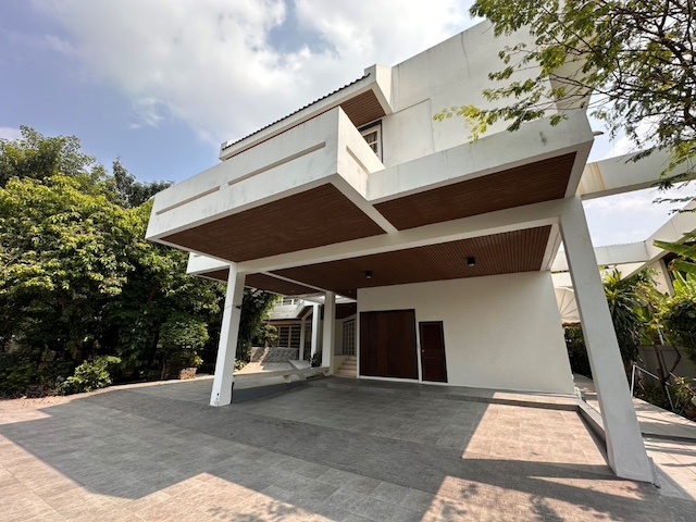 BH3908 ให้เช่าบ้านเดี่ยวหรู สุขุมวิท 71 ซอยปรีดีพนมยงค์ 14 ทำเลศักยภาพ ใกล้ BTS พระโขนง และทางด่วน