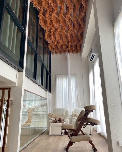 PP473 ขาย พร้อมคนเช่า อาคารพาณิชย์ 5 ชั้น พร้อมลิฟต์ 1 ตัว สุขุมวิท 39 ซอยพร้อมศรี ตกแต่งสวย รับผู้เช่าทันที 2 ปี เหมาะซื้อลงทุน 