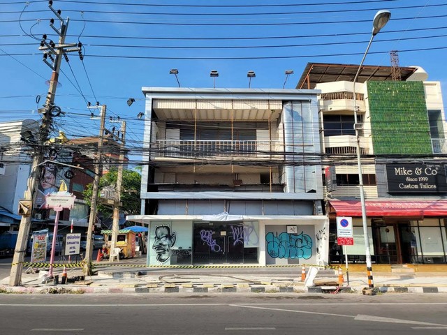   ขายสำนักงาน หัวหิน ถนน เพชรเกษม ราคาโปรโมชั่นลดพิเศษ  ถนน เพชรเกษม (ทล.4) ตำบล หัวหิน อำเภอ หัวหิน จังหวัด ประจวบคีรีขันธ์  ราคาโปรโมชั่น  29,489,000   บาท    ลดจาก  33,000,000   บาท ราคาโปรโมชั่นตั้งแต่วันที่  2 มีนาคม - 31 พฤษภาคม 2569  รายละเอียดทรัพย์ -  เนื้อที่  56.10 ตร.ว.  พื้นที่ใช้สอย 396.00 ตร.ม. -  บ้านหันไปทางทิศ ตะวันออกเฉียงเหนือ  พิกัดทรัพย์ :  https://maps.app.goo.gl/2vxUUyywAu489cAs6  สถานที่ใกล้เคียง   - โรงพยาบาลซ�