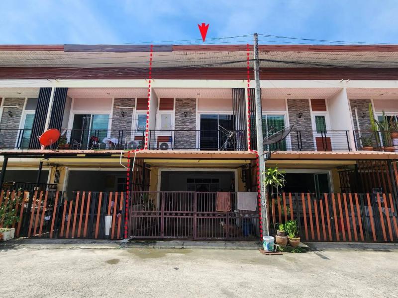  ขาย บ้านเดี่ยว/ทาวน์เฮ้าส์/คอนโด โครงการ  ขาย ทาวน์เฮ้าส์ คลองแห หาดใหญ่ อำเภอ หาดใหญ่ จังหวัด สงขลา  ถนน คลองเตย ตำบล คลองแห อำเภอ หาดใหญ่ สงขลา  ราคาโปรโมชั่น  2,320,000     บาท    ลดจาก  2,640,000 บาท ราคาโปรโมชั่นตั้งแต่วันที่  2 มีนาคม - 31 พฤษภาคม 2569  รายละเอียดทรัพย์ -  เนื้อที่ 22.50 ตร.ว.   พื้นที่ใช้สอย 171.00 ตร.ม. -  บ้านหันไปทางทิศ ใต้  พิกัดทรัพย์ : https://maps.app.goo.gl/jxrsuHCB2D3Tk81e6  สถานที่ใกล้เคียง   - ตลาดน�