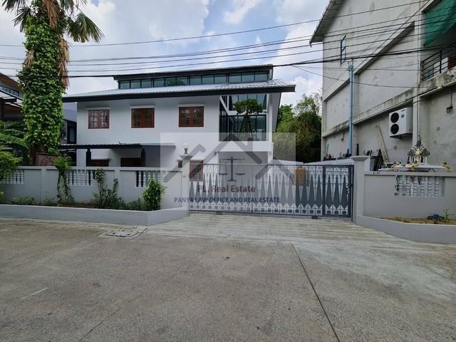 ให้เช่าโฮมออฟฟิศ2ชั้น 200 ตร.ม.ย่านโชคชัย4ลาดพร้าว ใกล้MRTโชคชัย4ใกล้นาคนิวาส ลาดพร้าววังหิน เลียบด่วนเหมาะทำโฮมออฟฟิศราคาเช่า 60,000 บาท / เดือน (สัญญาขั้นต่ำ2 ปี ประกัน 3 เดือน ล่วงหน้า 1 เดือน)ที่ตั้ง ถนนโชคชัย4 ซอยโชคชัย4 แขวง ลาดพร้าว เขตลาดพร้าว กรุงเทพมหานคร 10230https://www.facebook.com/profile.php?id=61581484955548ติดต่อ : คุณภัสพงณ์ 063-409-8164 , 081-398-7741Line : deedaa23เนื้อที่ 70 ตารางวา พื้นที่ใช้สอย 200 ตารางเมตร จำนวน 3 ห้�