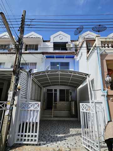 ขายทาวน์โฮม หมู่บ้านสินทรัพย์นครการ์เด้น 19.80 ตร.ว. 4 ห้องนอน รีโนเวทใหม่ ราคา 2.1 ล้านบาทรายละเอียดทรัพย์ทาวน์โฮม 3 ชั้น หมู่บ้านสินทรัพย์นครการ์เด้นเนื้อที่ 19.80 ตารางวา4 ห้องนอน3 ห้องน้ำ1 ห้องนั่งเล่น1 ห้องครัว1 ที่จอดรถบ้านรีโนเวทใหม่ พร้อมเข้าอยู่ทำเลใกล้ทางด่วนกาญจนาภิเษก ตลาดกัลปพฤกษ์ โรงเรียนเลิศหล้า และเดอะมอลล์บางแคเหมาะสำหรับครอบครัวขนาดกลาง เดินทาง