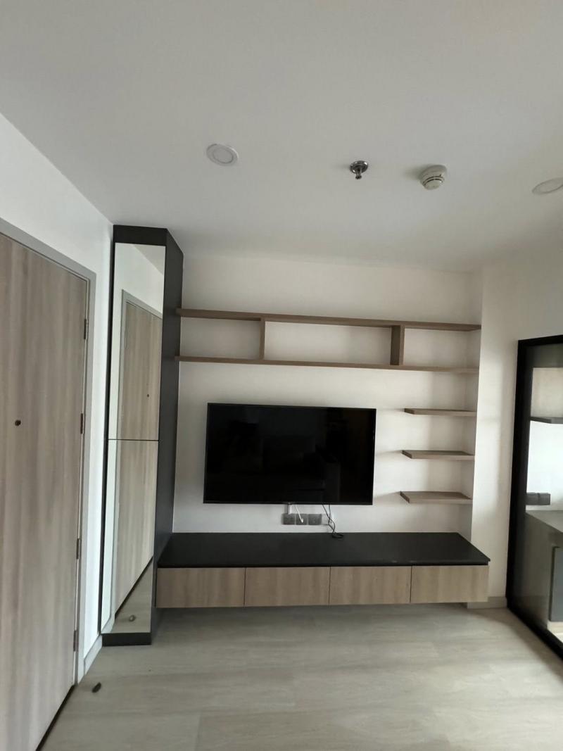 KnightsBridge Prime Sathorn Peaceful Clean 17th Floor BTS Chong Nonsi***Property sales/rental services and consultation available. Contact us anytime.***For more details, photos, or to schedule a viewing:Contact Ekachai (Aui)T. 089-799-5598Line ID: @auiauiaui001 (add @ at the front)---------------------------------------------------------------Room Type: 1 Bedroom, 1 BathroomSize: 30.73 sq m, 17th FloorNew, clean, beautifully decorated, ready to move in.Details--------------------------------------------------------------Selling Price: 5.4 Million Baht--------------------------------------------------------------*Nearby Landmarks (Information based on Google Map)- Central Plaza Rama 3: 3.8 km- Asiatique: 5.2 km- St. Joseph Convent School: 2.9 km- Bangkok Christian College: 2.8 km- BNH Hospital: 2.7 km- Lumpini Park: 4.0 km- Benjakitti Park: 5.6 km--------------------------------------------------------------Tag: BTS, BTS Chong Nonsi, KnightsBridge Prime, KnightsBridge Prime Sathorn.