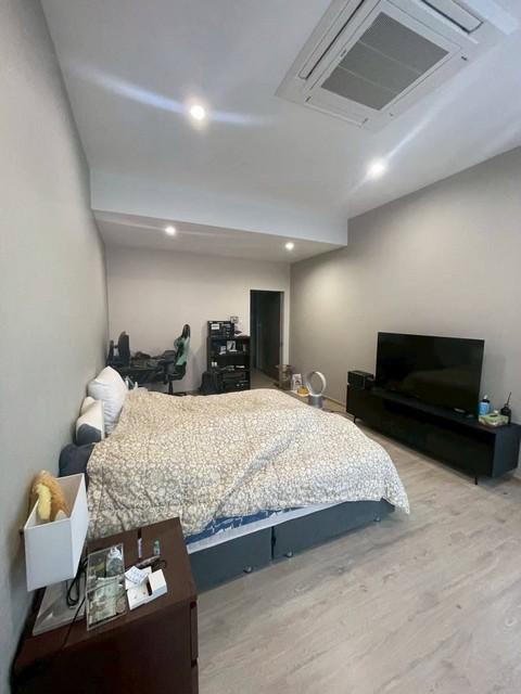 ให้เช่า ขาย ทาวน์โฮม 3.5 ชั้น เอสทารา เฮเว่น พัฒนาการ 20 ซอยอ่อนนุช 17 Estara Haven Phatthanakan 20 ใกล้ทางด่วน ใกล้เอกมัย ทองหล่อ *** ราคาเช่า 52,000 บาท/เดือน*** ราคาขาย 11,500,000 บาท ค่าโอนคนละครึ่งรหัส# T26-291ติดต่อ คุณช่อผกา โทร 0616198565 LINE 0616198565สำรอง LINE 0812523279 ส่งลิ้งก์ไว้ได้เลยทาวน์โฮม 3.5 ชั้น เอสทารา เฮเว่น พัฒนาการ 20 Estara Haven Phatthanakan 20- พื้นที่ใช้สอย 220 ตารางเมตร- 3 ห้องนอน- 4 ห้องน้ำ- จอดรถได้ 2 คัน- built in ต่อเติมครัว และส่ว�