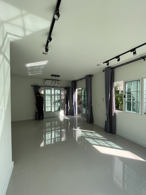 ขาย ให้เช่า บ้านแฝด 2 ชั้น โกลเด้น นีโอ ลาดพร้าว ซอยนวมินทร์42 ซอยสุวรรณนิเวศน์ ให้เช่าบ้านเปล่า ไม่รับเลี้ยงสัตว์รหัส PP155ราคาขาย 5,830,000 บาทราคาเช่า 30,000 บาท ประกันการเช่า 2 ล่วงหน้า 1 ***ไม่รับเลี้ยงสัตว์ติดต่อ คุณช่อผกา โทร 0616198565 LINE 0616198565สำรอง LINE 0812523279 ส่งลิ้งก์ไว้ได้เลย-ให้เช่า บ้านแฝด 2 ชั้น โกลเด้น นีโอ ลาดพร้าว เกษตรนวมินทร์ ซอยนวมินทร์42-ขนาดที่ดิน 38.2 ตารางวา -พื้นที่ใช้สอ�