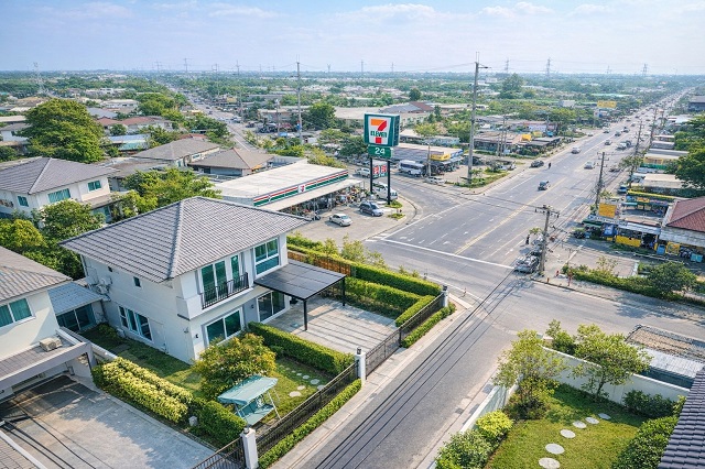 ใกล้ตลาดใหญ่ลำลูกกา 1.0 กม. เช่าบ้านเดี่ยว 4 นอน 3 น้ำ 58ตร.ว. 230 ตร.ม. บึงคำพร้อย 29,999 B-M. ขาย 4.69 ลบ.วิวสวนหลังบ้านไม่ติดใคร วงแหวน-ลำลูกกาคลอง 6 อากาศถ่ายเทดี เหมาะอยู่อาศัย ทำเลศักยภาพ เดินทางสะดวก ใกล้รร.นานาชาติเคไอเอส 2.4 กม.ทางด่วน และเชื่อมต่อถนนลำลูกกา รังสิตnear Lam Luk Ka Big Market 1.0 km.  58sq.wa. 230sq.m. near LamLukKa Ring Road Khlong6 For sale or rent 4bed 3 bath detached house  29,999B- sale price 4.69million B-M Backyard garden view no neighbors good ventilation ideal for living prime location convenient transportation near KIS International School 