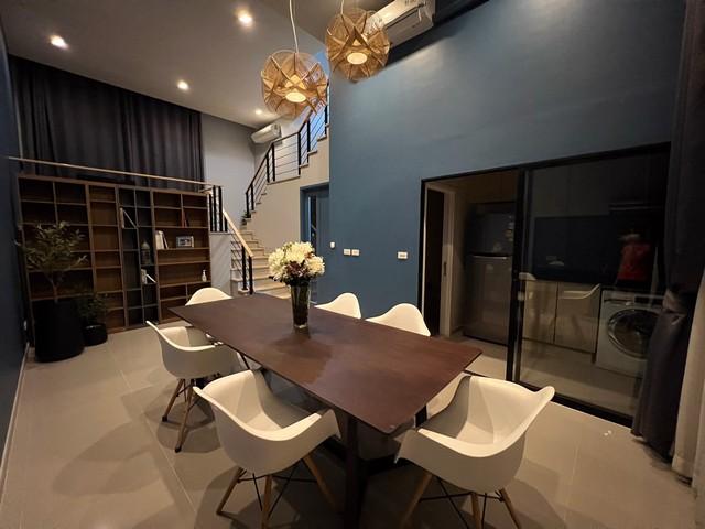 ให้เช่าทาวน์โฮม 3.5 ชั้น 3 ห้องนอน อาร์เดน Arden Pattanakarn พัฒนาการ 20 พร้อมเฟอร์นิเจอร์ ใกล้ทางด่วน ใกล้ทองหล่อ***  ราคาเช่า 65,000 บาท / เดือน ติดต่อ:: ชยา โทร/ID Line:: 0942823961   Link Line:: https://line.me/ti/p/3xFA1An8Kcรหัส # KO774ทาวน์โฮม 3.5 ชั้น อาร์เดน Arden Pattanakarn พัฒนาการ 20 เนื้อที่ 22 ตารางวา พื้นที่ใช้สอย 185 ตารางเมตร 3 ห้องนอน 4 ห้องน้ำพร้อมชั้นลอยยกระดับด้านหน้า 1 ห้องครัว จอดรถ 2 คันพร้อมเครื่องปรับอากาศ เฟอร์นิเจอร์พร้อมอ�