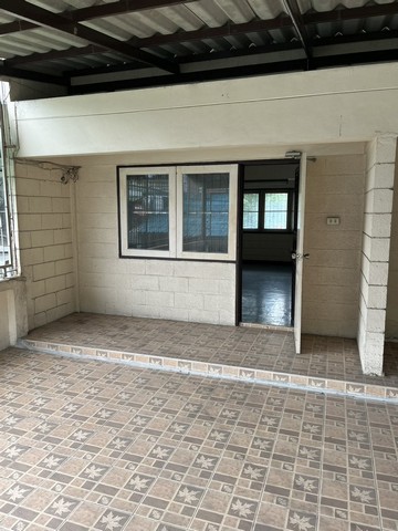 ???? ขายทาวน์โฮม 3 ชั้น ขนาด 33.9 ตร.วา ทำเลศักยภาพบางกะปิ ราคาคุ้มที่สุดในย่าน???? ซอยศรีบูรพา 17 แขวงคลองจั่น เขตบางกะปิ กรุงเทพฯทาวน์โฮมขนาดใหญ่ พื้นที่ 33.9 ตารางวา ทำเลดีในย่านบางกะปิ เหมาะสำหรับรีโนเวททำเป็นที่อยู่อาศัย ทำโฮมออฟฟิศ หรือซื้อเพื่อการลงทุน เนื่องจากอยู่ใกล้แหล่งไลฟ์สไตล์ สถานศึกษา และระบบขนส่งสาธารณะ30 ม. ออกปาก ซ.ศรีบูรพา350 ม. ออกปาก ซ.นวมินทร์ 14500 ม. 