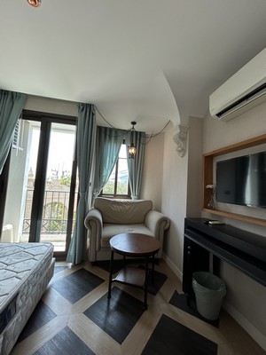 คอนโดสไตล์สเปน ทำเลศักยภาพ ห่างหาดจอมเทียนไม่กี่นาทีขายต่ำกว่าราคาประเมิน ขายคอนโดโครงการ เอสปันยา คอนโด รีสอร์ต พัทยา { Espana Condo Resort Pattaya } จอมเทียน บางละมุง ชลบุรี .TPI-2868.ที่ตั้ง: 839 หมู่ 12   ถนน จอมเทียน สาย 2  ตำบล เมืองพัทยา อำเภอ บางละมุง ชลบุรี 20150https://maps.app.goo.gl/suKBTjBTp3BBsZKd9?g_st=il.รายละเอียด- คอนโดระดับ 4 .5 ดาว- ขนาด 24.54 ตรม ชั้น 3 ตึก 2- ห้องสตูดิโอ  1  ห้องน้ำ ตกแต่งครบ พร้อมอยู่- โซฟา โต็ะ มุมนั�