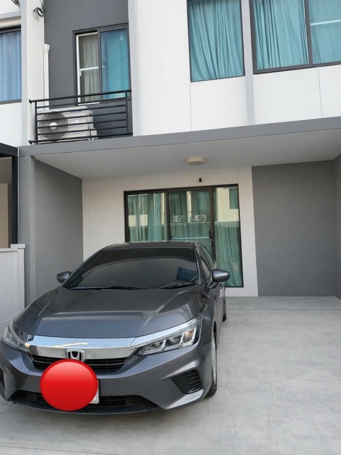 ให้เช่าทาวน์โฮม 2 ชั้น 3 ห้องนอน พลีโน่ บางนา-อ่อนนุช ซอยกิ่งแก้ว 37 บ้านสวย บรรยากาศดี ทำเลสะดวก พร้อมเข้าอยู่ ใกล้สนามบินสุวรรณภูมิ  *** ราคาเช่า 16,000 บาท/เดือน  ติดต่อ:: ชยา  โทร/ID Line:: 0942823961   Link Line:: https://line.me/ti/p/3xFA1An8Kcรหัส# T26-373ทาวน์โฮม 2 ชั้น พลีโน่ บางนา-อ่อนนุช ซอยกิ่งแก้ว 37 บ้านสวย บรรยากาศดี ทำเลสะดวก พร้อมเข้าอยู่ - พื้นที่ใช้สอย 106 ตร.ม.- 3 ห้องนอน- 2 ห้องน้ำ* มี 1 ห้องทำเป็นห้องแมว สำหรับ