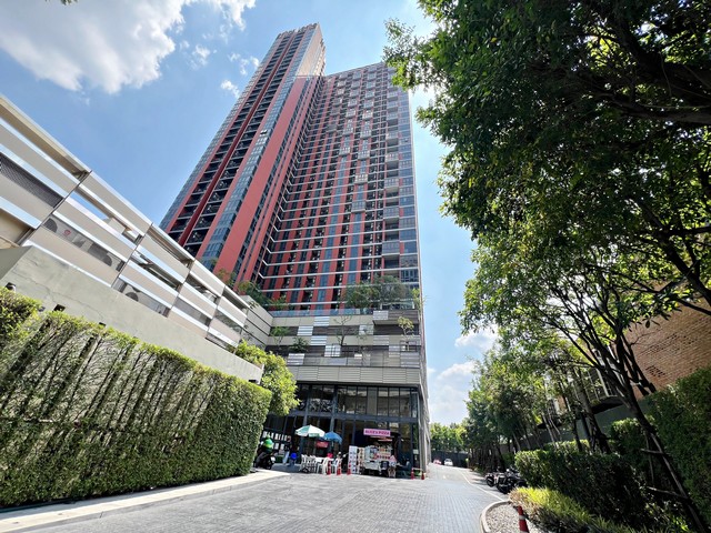 รหัสทรัพย์ 69181คอนโด The Base Garden พระราม 9  ชั้น 12  ห้องสวย วิวเมือง (The Base Garden Rama9) พิกัดที่ตั้ง : 18 ถ. พระราม 9 แขวงหัวหมาก บางกะปิ กรุงเทพมหานคร 10240ห้องชุดเลขที่ 18/158 ชั้น12รายละเอียดทรัพย์ - คอนโด High Rise 36 ชั้น 1 อาคาร 639 ยูนิต และร้านค้า 1 ยูนิต- ฝ้าเพดานสูง 2.55 เมตร - ขนาดห้อง 31.29 ตารางเมตร - 1 ห้องนอน 1 ห้องน้ำ 1 ห้องรับแขก 1 ห้องครัว  - ระเบียงทิศใต้ - วิวเมือง - ฝ้าเพดานสูง 2.55 เมตร- ขายพร้อมเครื่องปรับอา