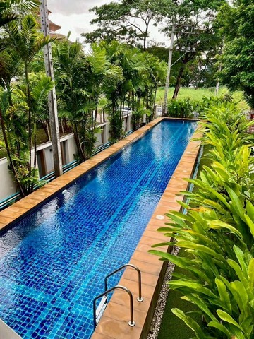 ราคาพิเศษเพียง 1.99 ล้าน 38 ตรม. #วันพลัส #คำเที่ยง คอนโดทำเลทอง ใจกลางเชียงใหม่ ห้องสวย สภาพดี พร้อมเข้าอยู่ หรือปล่อยเช่าได้ทันทีรายละเอียดห้องชั้น 2ขนาด 38 ตารางเมตร1 ห้องนอน1 ห้องน้ำ1 ห้องนั่งเล่น1 โซนครัวมีระเบียงราคาพิเศษเพียง 1.99 ล้านบาทเฉพาะผู้ที่พร้อมโอนภายใน “มีนาคม 2569” เท่านั้นโอกาสทองของนักลงทุนปล่อยเช่าได้ประมาณ 8,500 – 9,000 บาท/เดือนYield ดี มีผู้เช่าช่วยผ่อนท