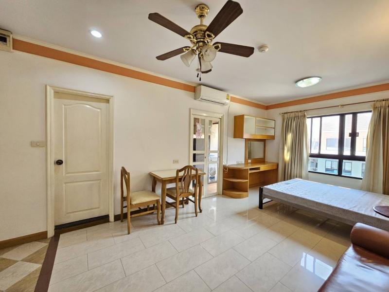 For Rent :  ลุมพินี เพลส พระราม 4-สาทรใกล้ One Bangkok ค่าเช่าเพียง 12,000 บาท พร้อมอยู่ มีเครื่องซักผ้า (ห้องตรงปก)#คอนโดใกล้MRTลุมพินี#คอนโดใกล้MRTคลองเตย  #คอนโดใกล้สีลมพระราม4#คอนโดใกล้onebangkok  ลุมพินี เพลส พระราม 4 -สาทร       ค่าเช่า เพียง 12,000 บาท/เดือน รวมส่วนกลาง           -อาคาร A  ชั้น 9           -พื้นที่ 30 ตร.ม. Studio           -เฟอร์นิเจอครบ พร้อมอยู่           -ค่าไฟฟ้า ตามการไฟฟ้า           -ค่าน้ำ ตามนิติบุคคล           -สิทธิ์จอ�