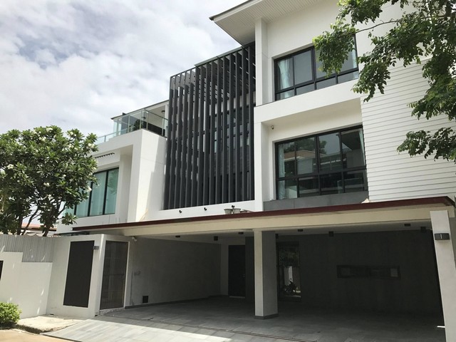 ห้เช่าบ้านเดี่ยว 3 ชั้น 97 ตรว. 500 ตรม. หมู่บ้านอิสระ พระราม 9 รามคำแหง 24 พร้อมสระว่ายน้ำส่วนตัว ใกล้มหาวิทยาลัยเอแบค ใกล้สนามกีฬาราชมัง  *** ราคาเช่า: 200,000 บาท/เดือน ติดต่อ:: ชยา โทร/ID Line:: 0942823961   Link Line:: https://line.me/ti/p/3xFA1An8Kcรหัส# T26-309บ้านเดี่ยวหรู 3 ชั้น หมู่บ้านอิสระ พระราม9 รามคำแหง 24 พร้อมสระว่ายน้ำส่วนตัว เนื้อที่ 97 ตารางวาพื้นที่ใช้สอย 500 ตารางเมตร 4 ห้องนอน6 ห้องน้ำ2 ห้องแม่บ้านครัวไทย / ฝร