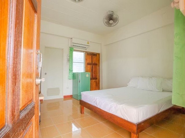 นงลักษณ์แมนชั่น อุบลห้องพักสะอาด สงบ ปลอดภัย ใจกลางเมืองอุบลฯเริ่มต้นเพียง 2,000 บาท/เดือน!หากคุณมองหาที่พักบรรยากาศดี เหมือนอยู่บ้าน ราคาสบายกระเป๋านงลักษณ์แมนชั่น คือคำตอบ!•ห้องพักรายวัน – รายเดือน•ห้องพัดลม / ห้องแอร์ เฟอร์นิเจอร์ครบ พร้อมเข้าอยู่•ฟรี Wi-Fi / เคเบิลทีวี•ระบบรักษาความปลอดภัย มั่นใจทุกวันพัก•ใกล้ โรงเรียน-มหาวิทยาลัย-ห้างเซ็นทรัล-สถานที่ร�