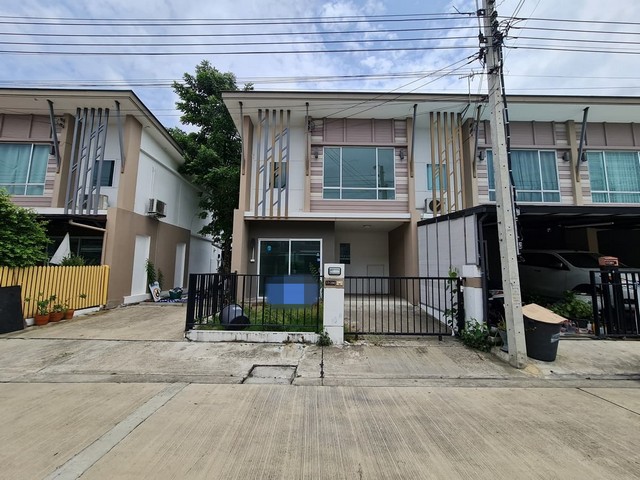  รหัสทรัพย์ (Code ID) :  PTT-26-P00619  ราคา  1,812,000 บาท (ราคาต่อรองได้) ▸ เนื้อที่   18.40 ตารางวา พื้นที่ใช้สอย 102 ตารางเมตร   ▸ - ห้องนอน - ห้องน้ำ    ▸ 1 ที่จอดรถ   ทาวน์เฮ้าส์หันไปทางทิศ   พิกัดทรัพย์ :    https://maps.app.goo.gl/afVACrt1z7mh6Zgq7  สถานที่ใกล้เคียง ▸ใกล้เซ็นทรัล เวสต์เกต ▸ใกล้บิ๊กซี เอ็กซ์ตร้า บางใหญ่ ▸ใกล้โลตัส บางใหญ่ ▸ใกล้MRT ศถานีตลาดบางใหญ่  สอบถามเพิ่มเติม / นัดชม โทร. 097-419-5982(พลอย) โทร. 096-932-4624(ออมสิน) Line : @panaya (มี@