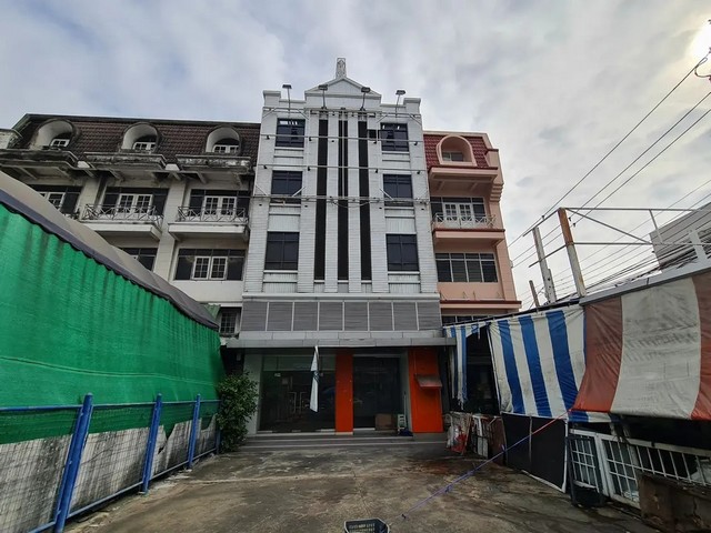   ขาย สำนักงาน นวมินทร์ 42 เขตบึงกุ่ม กรุงเทพฯ ราคาโปรโมชั่น ลดพิเศษ  ซอย นวมินทร์ 42 ถนน นวมินทร์ แขวง คลองกุ่ม เขต บึงกุ่ม จังหวัด กรุงเทพมหานคร  ราคาโปรโมชั่น  20,117,000   บาท    ลดจาก  21,600,000   บาท ราคาโปรโมชั่นตั้งแต่วันที่  2 มีนาคม - 31 พฤษภาคม 2569  รายละเอียดทรัพย์  -  เนื้อที่ 62.00 ตร.ว.  พื้นที่ใช้สอย 576.00 ตร.ม.  -  บ้านหันไปทางทิศ ตะวันตกเฉียงใต้   พิกัดทรัพย์ : https://maps.app.goo.gl/a6w38Xzui8MZBoDR9  สถานที่ใกล้เ