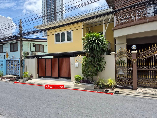 ขายที่ดิน ห้วยขวาง รัชดา  ประชาราษฎร์บำเพ็ญ 7 ใกล้ MRT.........................................................................ที่ตั้ง : ถ.ประชาราษฎร์บำเพ็ญ แขวง ห้วยขวาง เขต ห้วยขวาง กทม..........................................................................รหัสทรัพย์ BB2N-0022รายละเอียดที่ดิน- เนื้อที่ 27 ตารางวา - แปลงที่ดินกว้าง 8 เมตร ลึก 13.5 เมตร- ถนนหน้าบ้าน กว้าง 7 เมตร - หน้าแปลงที่ดินหัน ทิศ ตะวันออกเฉียงใต้- มีสิ่งปลูกสร้าง(บ้าน2ชั้น)สามารถรื้อถอนได้ ค่าใช้�