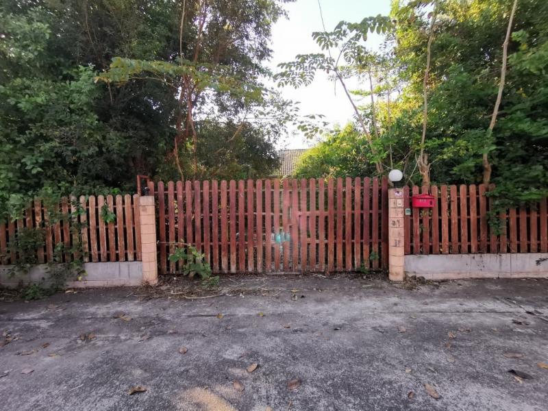     ขาย บ้านเดี่ยว/ทาวน์เฮ้าส์/คอนโด โครงการ ขาย บ้านเดี่ยว เดอะริช บ้านเลื่อม อุดรธานี  ซอย อุดรคำหอม 6 ถนน สายอุดรธานี-เชียงยืน (อด.3001) ตำบล เชียงพิณ อำเภอ เมืองอุดรธานี อุดรธานี    ราคาโปรโมชั่น   1,984,000   บาท    ลดจาก  2,240,000    บาท ราคาโปรโมชั่นตั้งแต่วันที่  2 มีนาคม - 31 พฤษภาคม 2569  รายละเอียดทรัพย์ -  เนื้อที่  197.10 ตร.ว.  พื้นที่ใช้สอย 228.00 ตร.ม. -  3 ห้องนอน 2  ห้องน้ำ  -  ที่จอดรถ  -  บ้านหันไปทา�