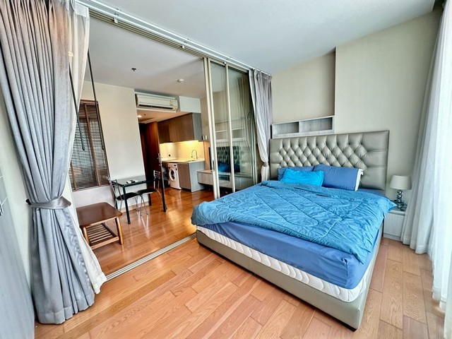 TEL : 092-288 9359 คุณดนิตาLine : https://line.me/ti/p/yxo92dHWP1รายละเอียด : เนื้อที่ขนาด 36 ตรม. ชั้น8 วิวเมือง 1 ห้องนอน 1 ห้องน้ำ  มีระเบียง ด้านนอกเฟอร์นิเจอร์ และเครื่องใช้ไฟฟ้าครบ ทำเลดีมาก ใจกลางเมืองศรีราชา เดินทางสะดวก สิ่งอำนวยความสะดวก : - ฟิตเนส- สระว่ายน้ำ - ระบบรักษาความปลอดภัย 24 ชั่วโมง - กล้องวงจรปิดเข้าออกด้วยระบบคีย์การ์ด - ที่จอดรถสถานที่ใกล้เคียง : - ใกล้ห้าง Atara mall- Maxvalue - Robinson Sriracha - รพ.พญาไ�