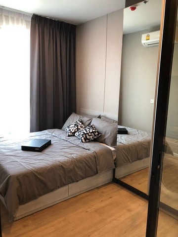 TEL : 092-288 9359 คุณดนิตาLine : https://line.me/ti/p/yxo92dHWP1รายละเอียด : เนื้อที่ขนาด 33 ตรม. ชั้น 31  1 ห้องนอน 1 ห้องทำงาน (ห้องอเนกประสงค์)สิ่งอำนวยความสะดวกภายในห้องฟรีอินเทอร์เน็ตความเร็วสูง 500 MbpsSmart TV ขนาด 49 นิ้วโซฟา 3 ที่นั่งชุดโต๊ะทานอาหารตู้เย็นแอร์ 3 เครื่องเครื่องซักผ้าชุดครัวบิวท์อิน + เครื่องดูดควัน + เตาไฟฟ้า + ซิงก์ล้างจานเครื่องทำน้ำอุ่นชุดโต๊ะทำงาน (ในห้องเอนกประสงค์)สิ่งอำนวยความ�