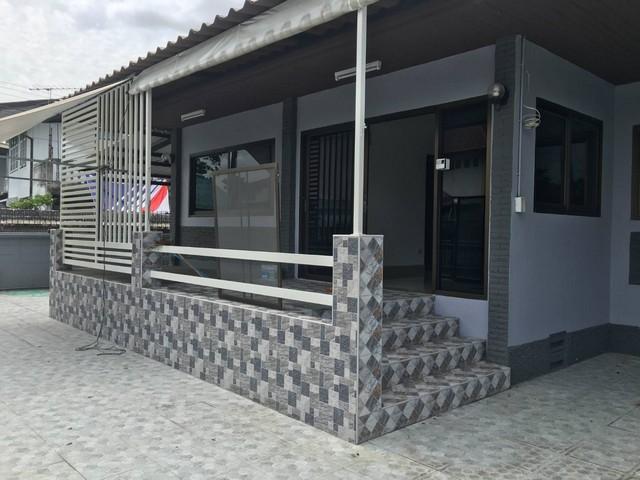 ให้เช่าบ้านเดี่ยว 1 ชั้น ถนนโชคชัย 4 ซอย 76 ใกล้ MRT โชคชัย 4 เหมาะพักอาศัย หรือทำออฟฟิต ( ไม่รับจดทะเบียนบริษัท )ราคาเช่า 25,000 บาท / เดือน ( สัญญาขั้นต่ำ 1 ปี ประกัน 2 เดือน ล่วงหน้า 1 เดือน )ที่ตั้ง ถนนโชคชัย 4 ซอย 76 แขวงลาดพร้าว เขตลาดพร้าว กรุงเทพมหานคร 10230เนื้อที่ 70 ตารางวา จำนวน 1 ชั้น 3 ห้องนอน 2 ห้องน้ำ จอดรถ 5 คันพร้อมเครื่องปรับอากาศ 4 เครื่อง เหมาะพักอาศัย หรือทำออฟฟิต ( ไม่รั