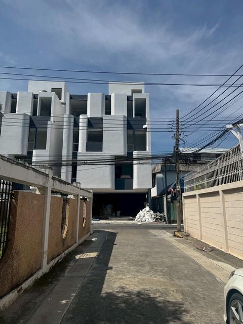 ให้เช่าที่ดิน ซอยอารีย์สัมพันธ์ 3 เหมาะกับทุกธุรกิจร้านอาหาร , คาเฟ่ , สปา , สตูดิโอ หรือทำโฮมออฟฟิศราคาเช่า 65,000 บาท / เดือนที่ตั้ง ถนนอารีย์สัมพันธ์ ซอยอารีย์สัมพันธ์ 3 แขวงพญาไท เขตพญาไท กรุงเทพมหานครติดต่อ : คุณภัสพงณ์ 0634098164Line : binkem22https://www.facebook.com/profile.php?id=61581484955548เนื้อที่ 93 ตารางวา พร้อมห้องเก็บของ สามารถทุบ - รื้อ ทุกสิ่งบนที่ดินได้ที่ดิน จากปากซอย เพียง 500 เมตรบรรยากาศ เงียบส