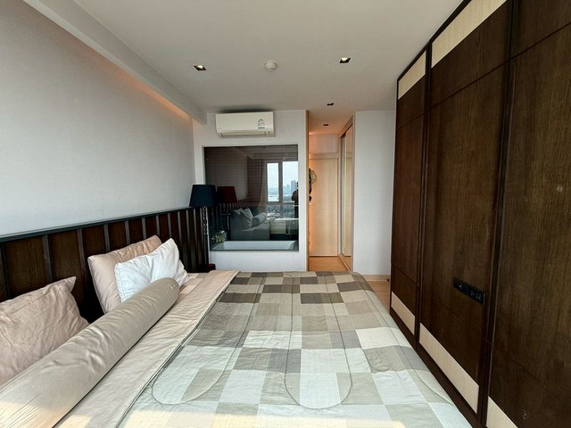 TEL:088-559 5199 คุณเอLine:https://line.me/ti/p/C0eGe0whLXขาย/ให้เช่า คอนโด Yuu residence ศรีราชาพิกัด : สุขุมวิทบางพระ ศรีราชาราคาขาย 5,000,000 บาทค่าธรรมเนียมโอน คนละครึ่งราคาเช่า 18,000 บาท/เดือน สัญญา 1 ปีมัดจำ 2 เดือน + ค่าเช่าล่วงหน้า 1 เดือนห้องอยู่ชั้น 17 Sea View + City Viewพื้นที่ขนาด 40 ตารางเมตร1 ห้องนอน 1 ห้องน้ำ1 ห้องโถง1 ครัวส่วนกลาง- สระว่ายน้ำ sea view - ห้องทาทามิ kids club ห้องประชุม- ออนเซนแบบ indoor และ outdoor แยกชายหญิง- ห้องฟิตเนสพร�