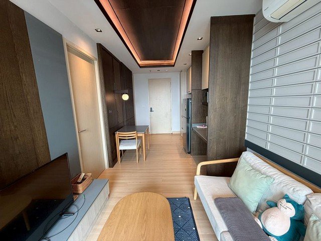 TEL:088-559 5199 คุณเอLine:https://line.me/ti/p/C0eGe0whLXขาย/ให้เช่า คอนโด Yuu residence ศรีราชาพิกัด : สุขุมวิทบางพระ ศรีราชาราคาขาย 5,000,000 บาทค่าธรรมเนียมโอน คนละครึ่งราคาเช่า 18,000 บาท/เดือน สัญญา 1 ปีมัดจำ 2 เดือน + ค่าเช่าล่วงหน้า 1 เดือนห้องอยู่ชั้น 17 Sea View + City Viewพื้นที่ขนาด 40 ตารางเมตร1ห้องนอน 1 ห้องน้ำ1 ห้องโถง1 ครัวส่วนกลาง- สระว่ายน้ำ sea view - ห้องทาทามิ kids club ห้องประชุม- ออนเซนแบบ indoor และ outdoor แยกชายหญิง- ห้องฟิตเนสพร้