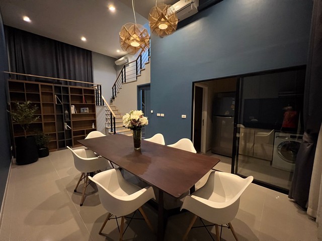 ให้เช่าทาวน์โฮม 3.5 ชั้น โครงการ อาร์เด้น พัฒนาการ ย่านพัฒนาการ สวนหลวง พร้อมเฟอร์นิเจอร์ราคาเช่า 65,000 บาท / เดือน ( สัญญาขั้นต่ำ 2 ปี ประกัน 2 เดือน ล่วงหน้า 1 เดือน )ที่ตั้ง ถนนพัฒนาการ ซอยพัฒนาการ 20 แขวงสวนหลวง เขตสวนหลวง กรุงเทพ 10250ติดต่อ : คุณภัสพงณ์ 0634098164Line : binkem22https://www.facebook.com/profile.php?id=61581484955548เนื้อที่ 22 ตารางวา พื้นที่ใช้สอย 185 ตารางเมตร จำนวน 3.5 ชั้น 3 ห้องนอน 4 ห้องน้ำ จอดรถ 2 คันมี 1 ห้อ�