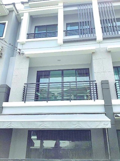 บ้านกลางเมือง ใกล้แยกพระประแดง ทำเลติดถนนใหญ่ บิ๊กซี สุขสวัสดิ์ 500 ม.ทาวน์โฮม3 ชั้น 3 นอน 3 น้ำ ใกล้โฮมโปร สุขสวัสดิ์ 22 ตร.ว. 260 ตร.ม. 24,999 B-M.  เดินทางสะดวก ใกล้แหล่งการค้า ตลาดพระประแดง 2 กม.และจุดขึ้นลงทางด่วน  เชื่อมต่อเข้าเมืองได้ง่ายBig C Suk Sawat 500 m. 3 story townhome 3 bed 3 bath near HomePro Suk Sawat 22 sq.wa. 260 sq.m. 24,999 B-M Baan Klang Muang near Phra Pradaeng intersection prime location on main road convenient transportation close to shopping areas Phra Pradaeng market 2 km. and expressway access points for easy access to the cityถนนสุขสวัสดิ์ ตำบลบา