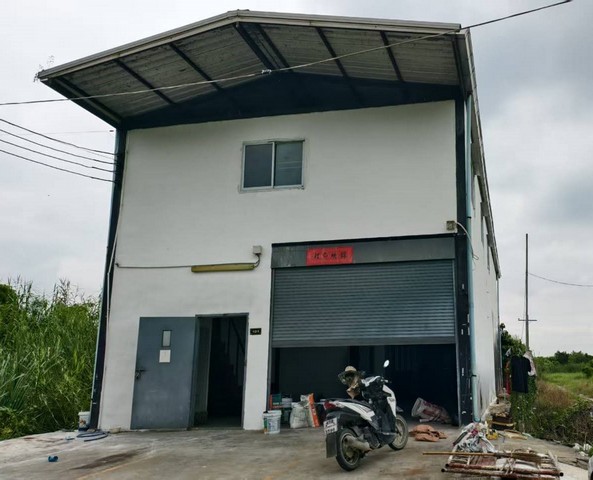 RK0862 ให้เช่าโกดัง 335 ตารางเมตร ลาดกระบัง 42 ใกล้สนามบินสุวรรณภูมิ 10 ล้อเข้าใด้โกดังลาดกระบัง 42(อาคาร 2 ชั้น พื้นที่ใช้สอย 335 ตารางเมตรไฟฟ้า 3 เฟส6-10 ล้อเล็กเข้าใด้ เพียง 5 นาทีถึง สนามบินสุวรรณภูมิ  ที่ตั้ง 42, แขวงลาดกระบัง เขตลาดกระบัง กรุงเทพมหานคร 10520ราคาเช่า 35,000/ เดือน Warehouse in Lat Krabang 42(2-story building, 335 square meters of usable space)3-phase electricityAccessible for 6-10 wheel trucksOnly 5 minutes to Suvarnabhumi AirportLocation: 42, Lat Krabang Subdistrict, Lat Krabang District, Bangkok 10520Rental price: 35,000 THB/monthติด�