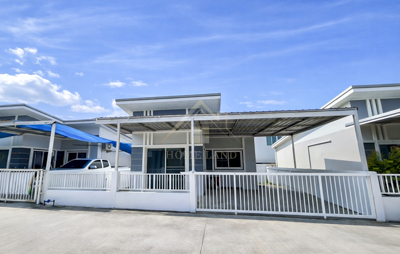 BHL1219บ้านชั้นเดียว หนองขาม ศรีราชา ชลบุรีที่ตั้ง : ตำบล สุรศักดิ์ อำเภอ ศรีราชา ชลบุรี รายละเอียด- เนื้อที่ 32 ตร.ว. พื้นที่ใช้สอย 69 ตร.ม - 2 ห้องนอน 1 ห้องน้ำ  - 1 ห้องนั่งเล่น- 1 ห้องครัว  - 2 ที่จอดรถ-  มีถังสำรองน้ำ ปั๊มน้ำ มิเตอร์น้ำไฟ-  หันหน้าทางทิศเหนือ ลมเย็นตลอดทั้งวันทำเลใกล้เคียง - ใกล้เซเว่น โลตัส ซีเจ- ห่างจากเจพาร์ค ( ห้างสรรพสินค้า) 5 กม- ห่างจากมอเตอร์เวย์ ถนนหมายเล