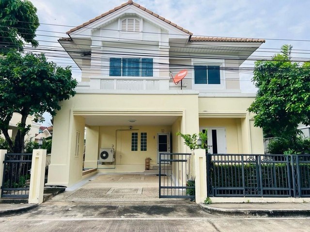 RHT2534ให้เช่าบ้านเดี่ยวซอย ลาดกระบัง 20/3 ใกล้โรบินสันลาดกระบัง หมู่บ้านเพอร์เฟคเพลส สุขุมวิท 77 สุวรรณภูมิ เฟส 3  เนื้อที่ 55 ตร.ว. พื้นที่ใช้สอย ประมาณ200 ตร.ม. 3 ห้องนอน 3 ห้องน้ำ 2ที่จอดรถcontact : คุณเจี๊ยบ 092-851-6969Line : Keti2522ราคาเช่า 35,000 บาท ต่อเดือน (รวมส่วนกลางแล้ว)  ประกัน 2 เดือน มัดจำ 1เดือนที่ตั้ง ลาดกระบัง 20/3  แขวงลาดกระบัง เขตลาดกระบัง กรุงเทพมหานคร 10520ให้เช่าบ้านเดี่ยว 2 ชั้น 3 ห้องนอ