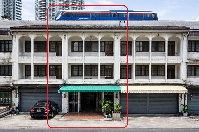 พหลโยธิน20-26 ใกล้แหล่งธุรกิจ ถ.พหลโยธิน เซ็นทรัลลาดพร้าว 900ม.ให้เช่าอาคารพาณชย์ 3.5 ชั้น BTSพหลโยธิน24 400 ม.2-3นอน 2 น้ำ ใกล้ 18 ตร.ว. 250 ตร.ม. 24,999 B-M. ทำเลดี เหมาะสำหรับพักอาศัย หรือทำออฟฟิศ เดินทางสะดวก Phaholyothin 20-26 Central Ladprao900m. BTS Phahonyothin24 400m. 3.5-story commercial building for rent 2-3beds 2 bathrooms near 18 sq.wa. 250 sq.m. rent 24,999 B-M excellent location suitable for residence or office convenient transportation close to the business district on Phahonyothin Road.ถนนพหลโยธิน ซอยพหลโยธิน20-26 แขวงจอมพล เขตจตุจักร กรุงเทพมหานครตึกแถว 3.5 ชั�